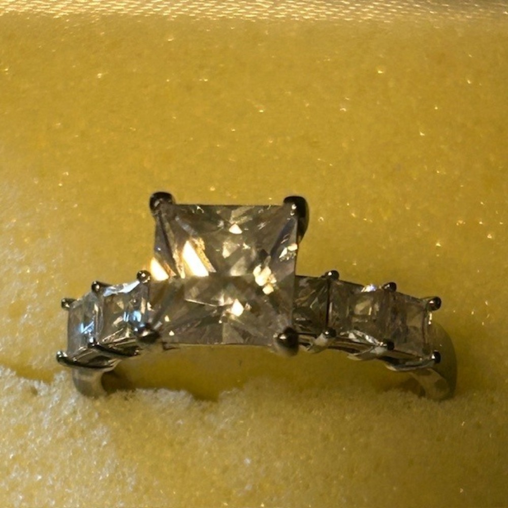 Sterling Silver 925 Princess Cut‎ Engagement Ring Size 7 CZ Accent Stones